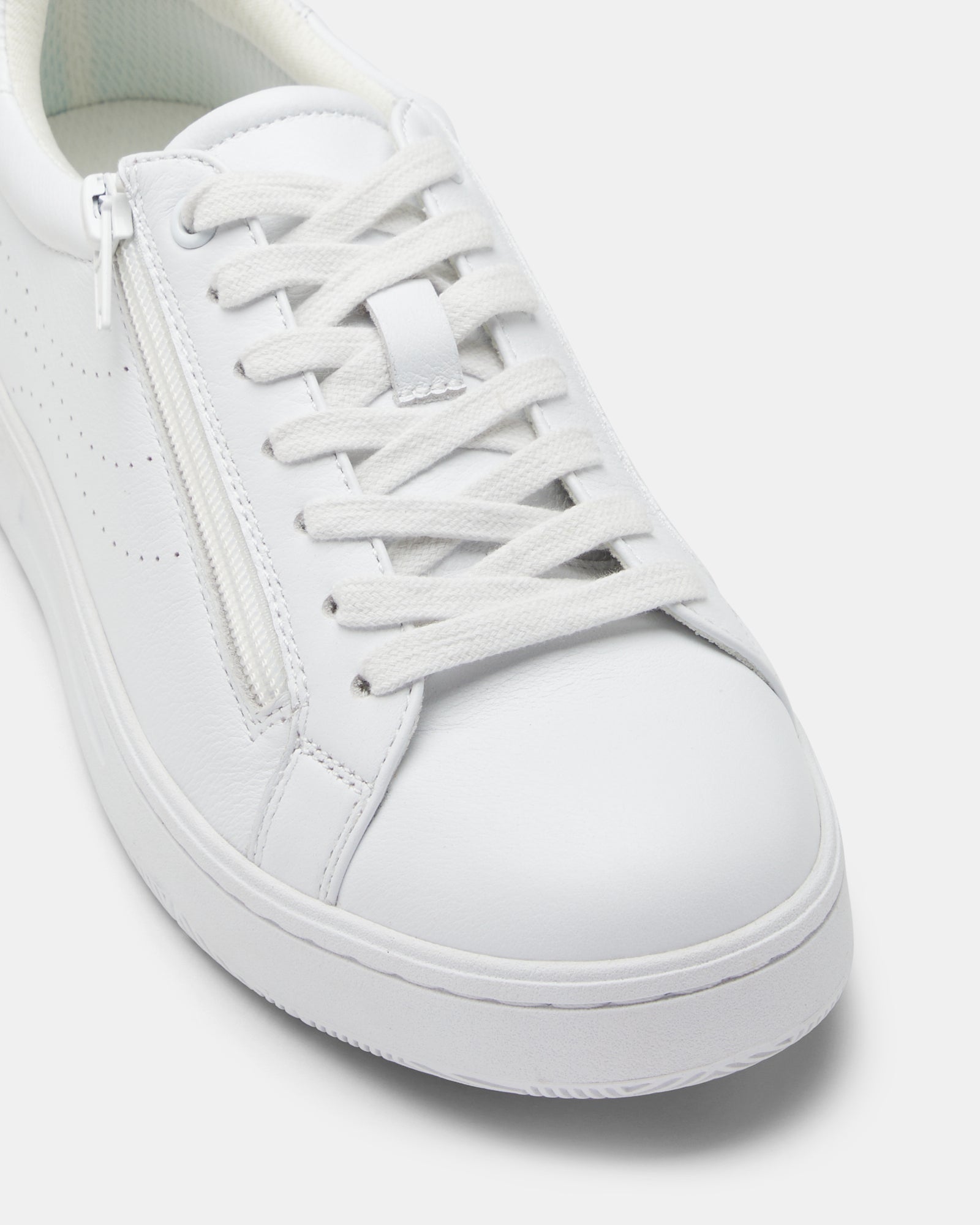 Hush puppies store shoes white