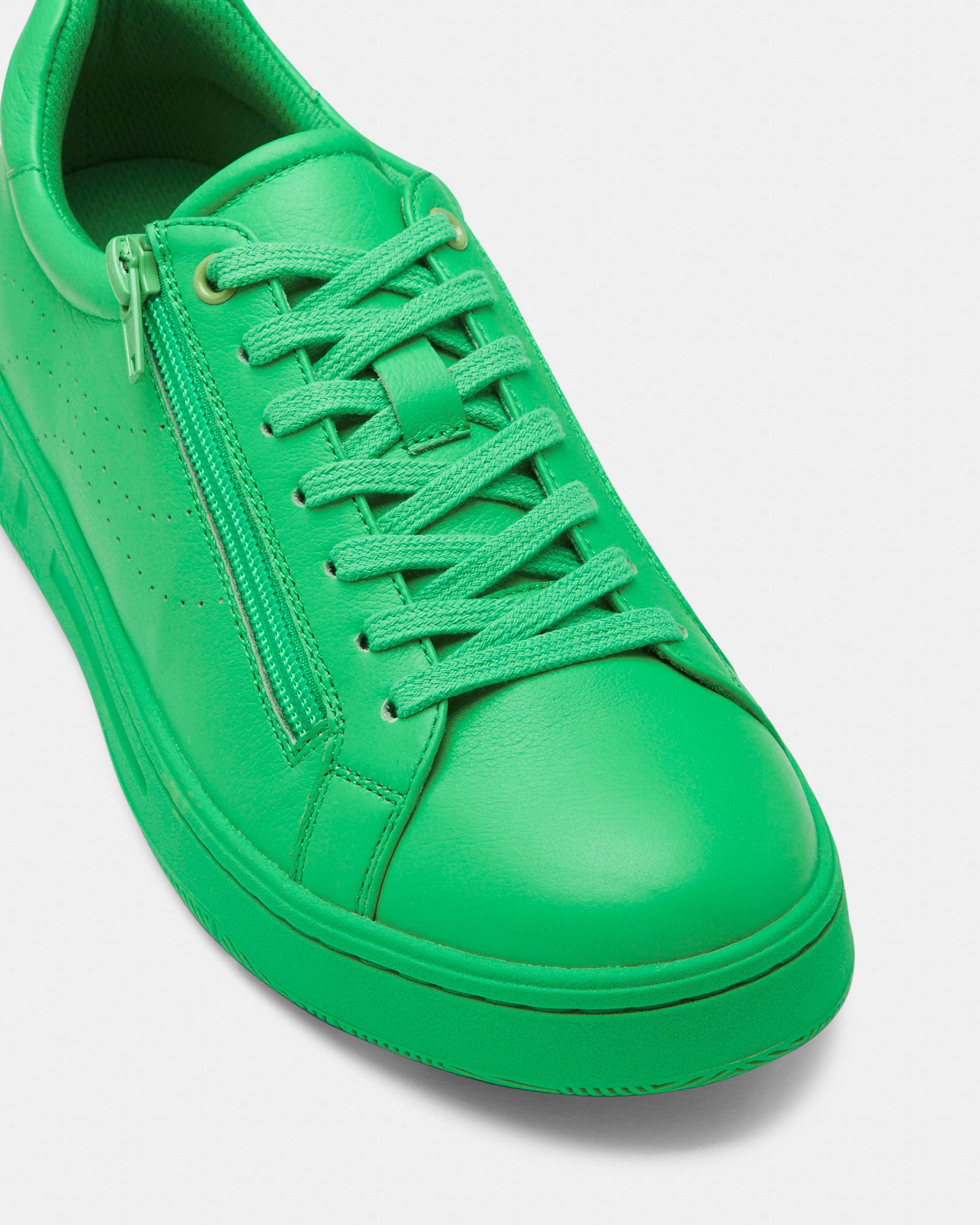 Green shoes 2025